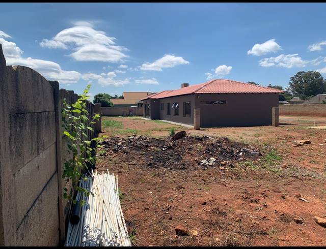 1,000M² VACANT LAND FOR SALE IN HENLEY ON KLIP